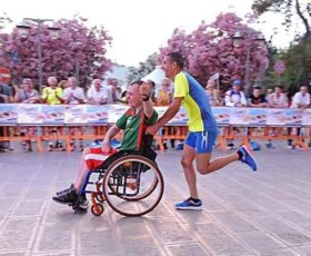 Sport per tutti, a Lecce arrivano le carrozzine per far correre le maratone ai disabili