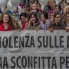 Lecce scende in piazza contro la violenza sulle donne: "BASTA"