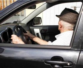 Contromano sulla Lecce-Brindisi: 87enne alla guida semina il panico