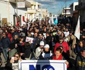 No Tap, cittadini e commercianti contro il gasdotto. In 2mila tra Melendugno e San Foca